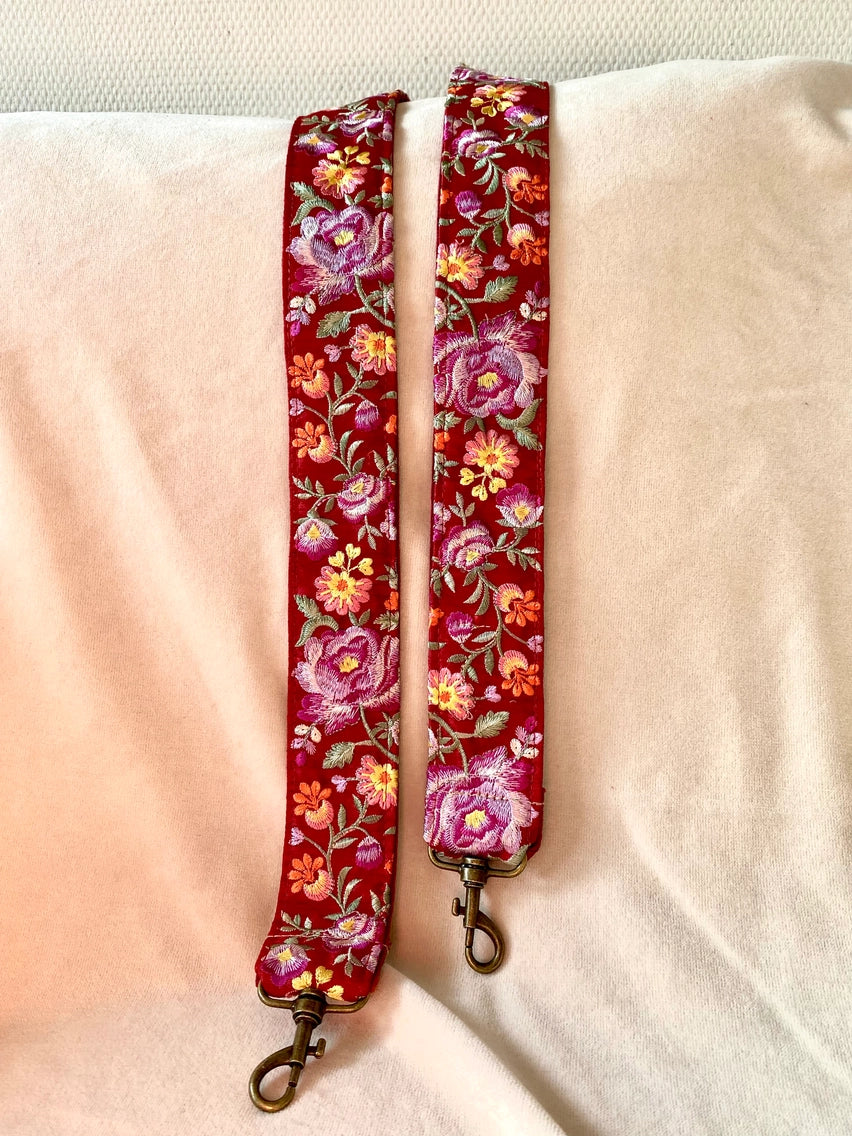 Temple of Treasure Bagstrap - Paradisa in Red