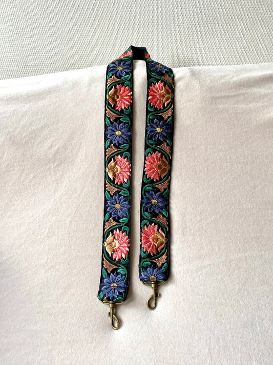 Temple of Treasure Bagstrap - Lilly in Black