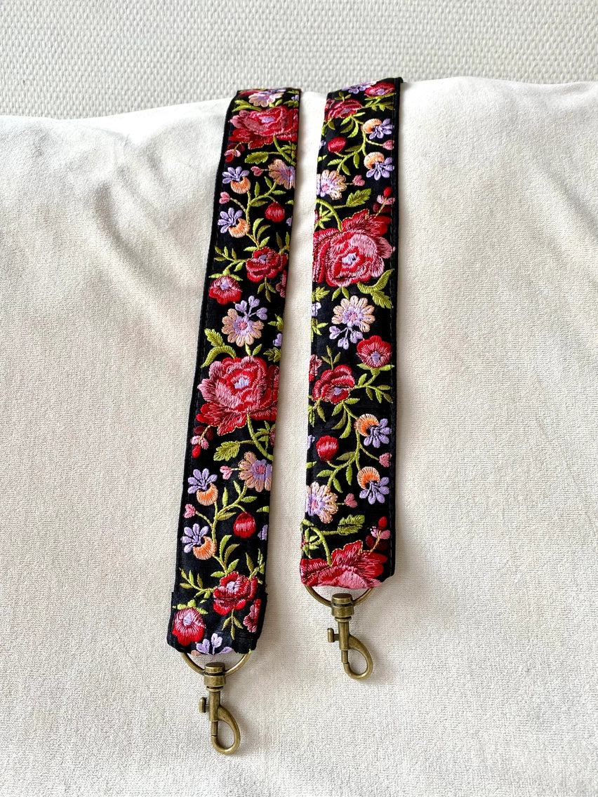 Temple of Treasure Bagstrap - Parisa in Black