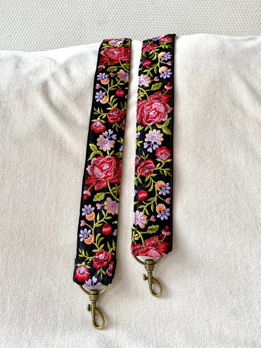 Temple of Treasure Bagstrap - Parisa in Black